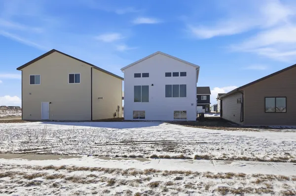 $377,317 | 6719 66th Avenue South, Horace, ND 58047