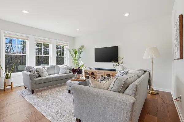 $929,000 | 11 Winslow Lane, Unit 2, North Grafton, MA 01536