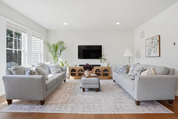 $929,000 | 11 Winslow Lane, Unit 2, North Grafton, MA 01536