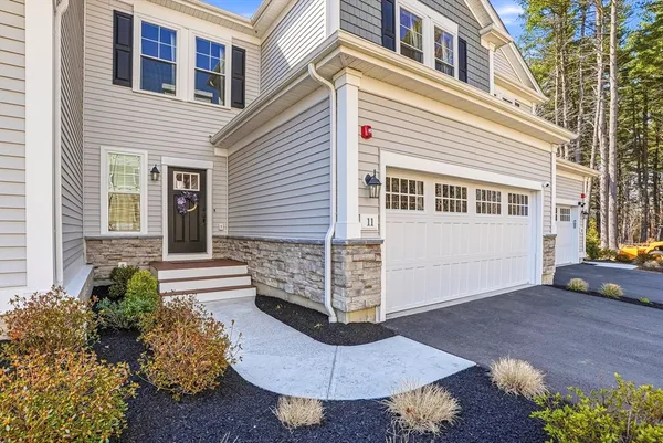 $929,000 | 11 Winslow Lane, Unit 2, North Grafton, MA 01536