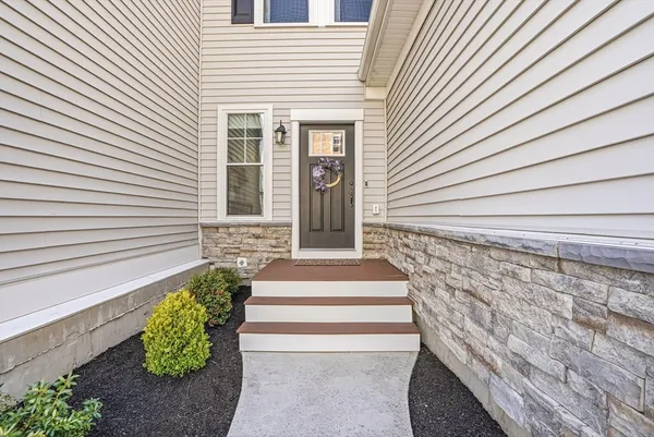 $929,000 | 11 Winslow Lane, Unit 2, North Grafton, MA 01536