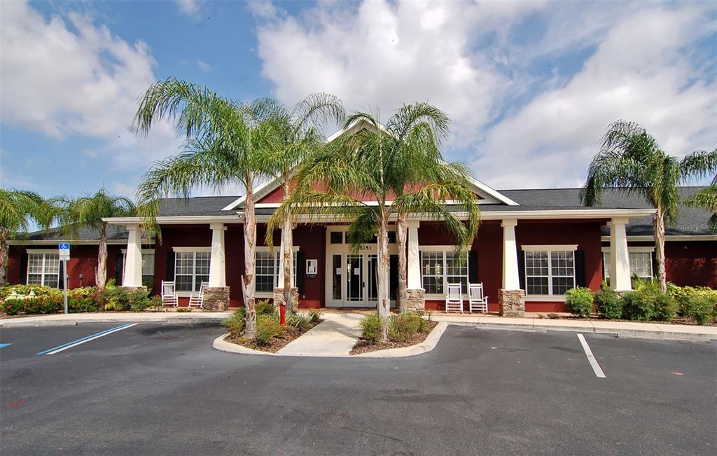 5501 Rosehill Road, Unit 105 Sarasota, FL 34233 - Photo 36 of 45 front view of a building with a garden