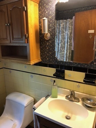 37 Lillian Road Stoughton, MA 02072 - Photo 9 of 28 Gallery Image 9