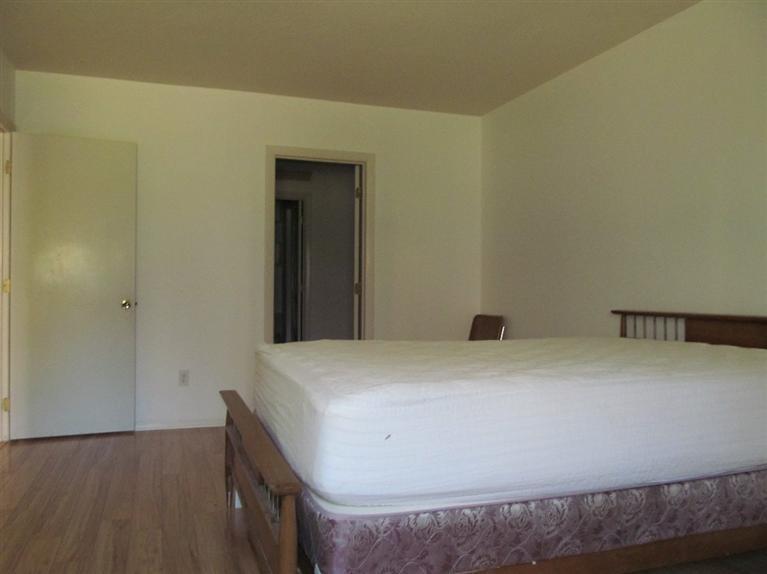 65 Round House Road, Unit 65 Bourne, MA 02532 - Photo 8 of 18 a room with a bed