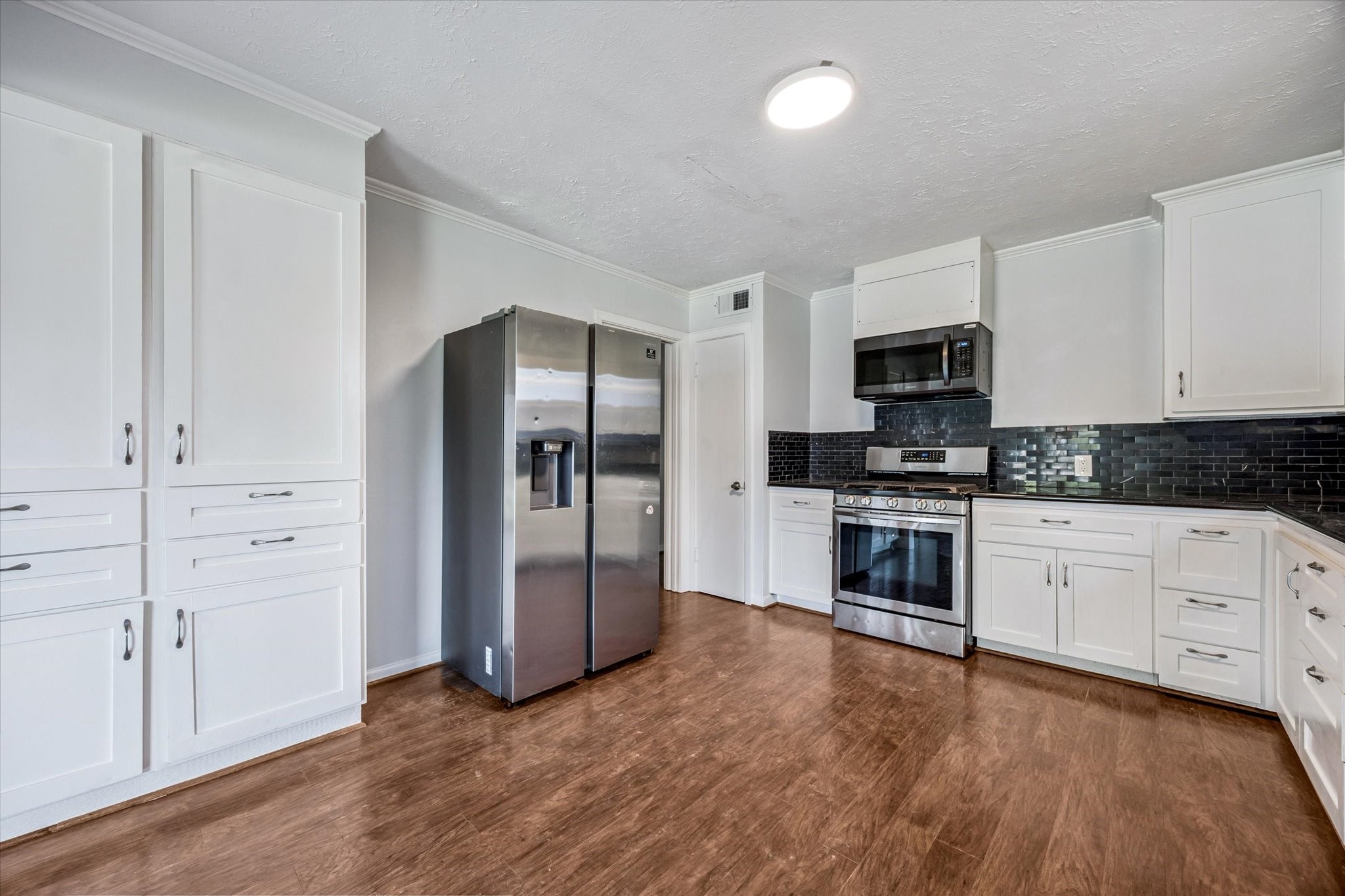 3607 Blue Bonnet Boulevard Houston, TX 77025 - Photo 4 of 14 a kitchen with granite countertop a refrigerator stove and sink