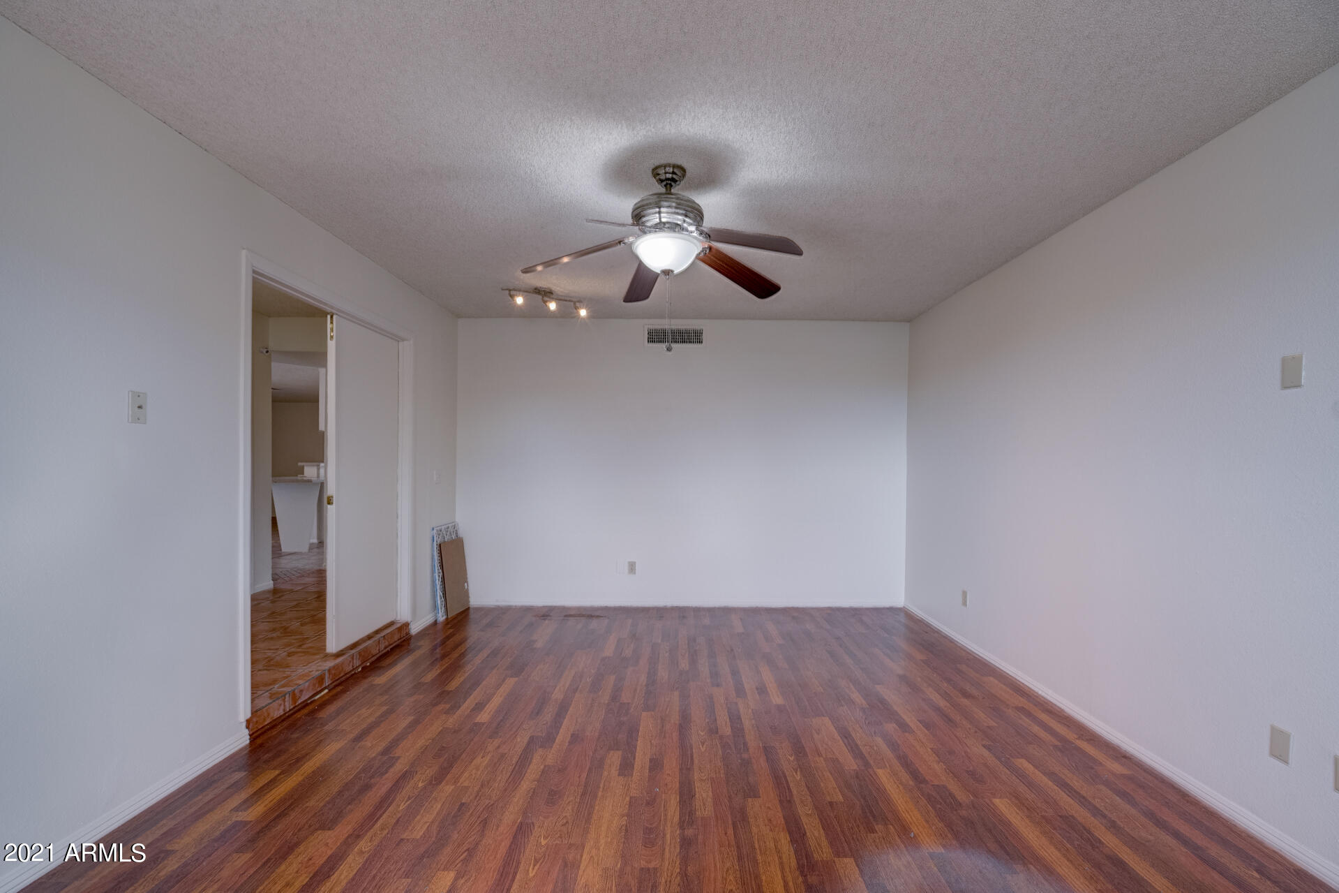 3042 West Redfield Road Phoenix, AZ 85053 - Photo 13 of 22 listing_14