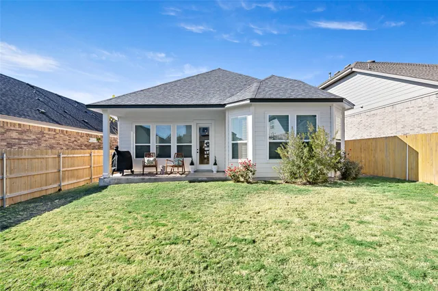 a view of a house with backyard porch and garden