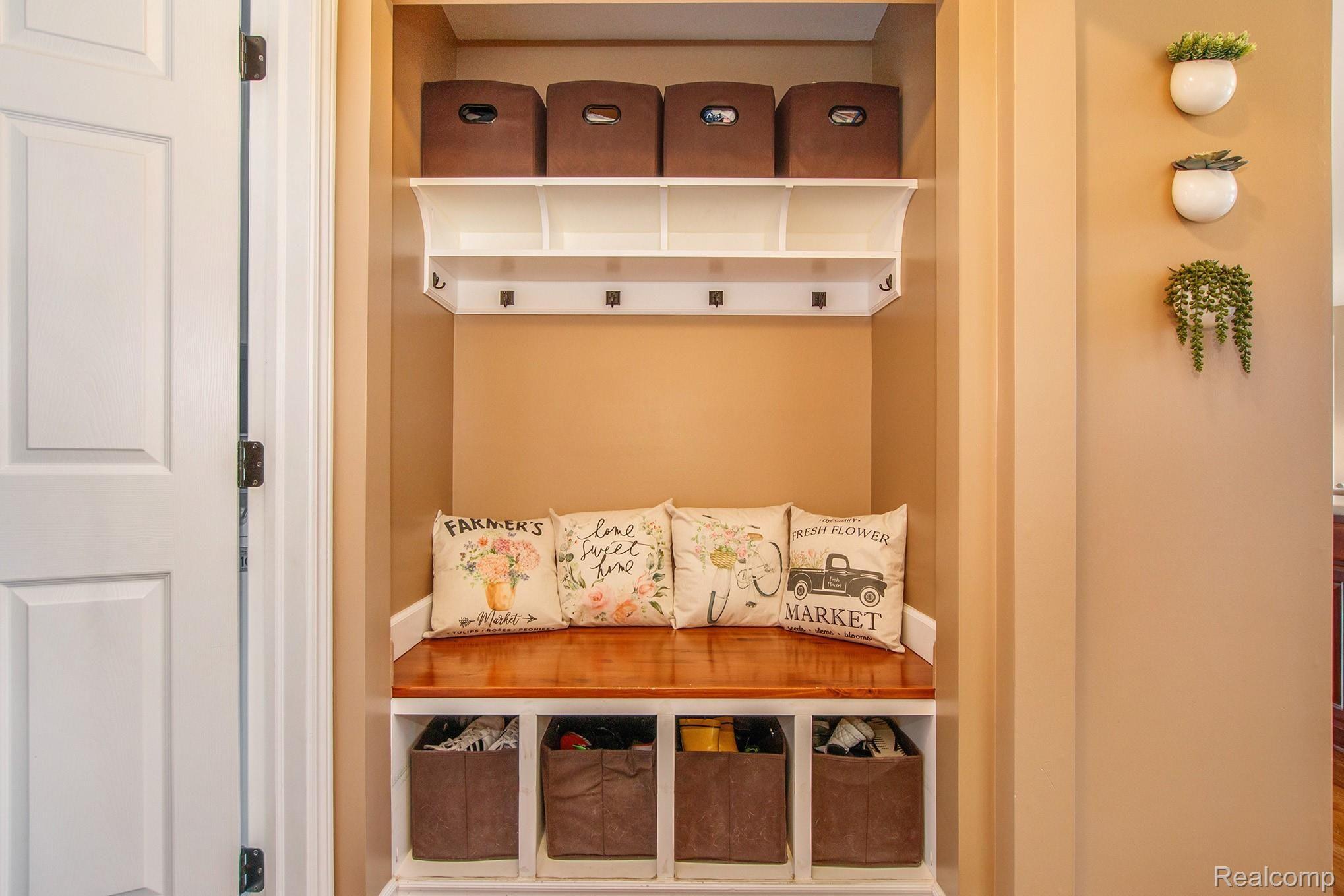 1174 Kile Road Metamora, MI 48455 - Photo 20 of 40 Mudroom off garage