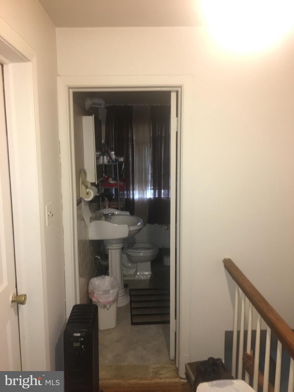 1802 Crestview Road Baltimore, MD 21239 - Photo 6 of 6 Bath