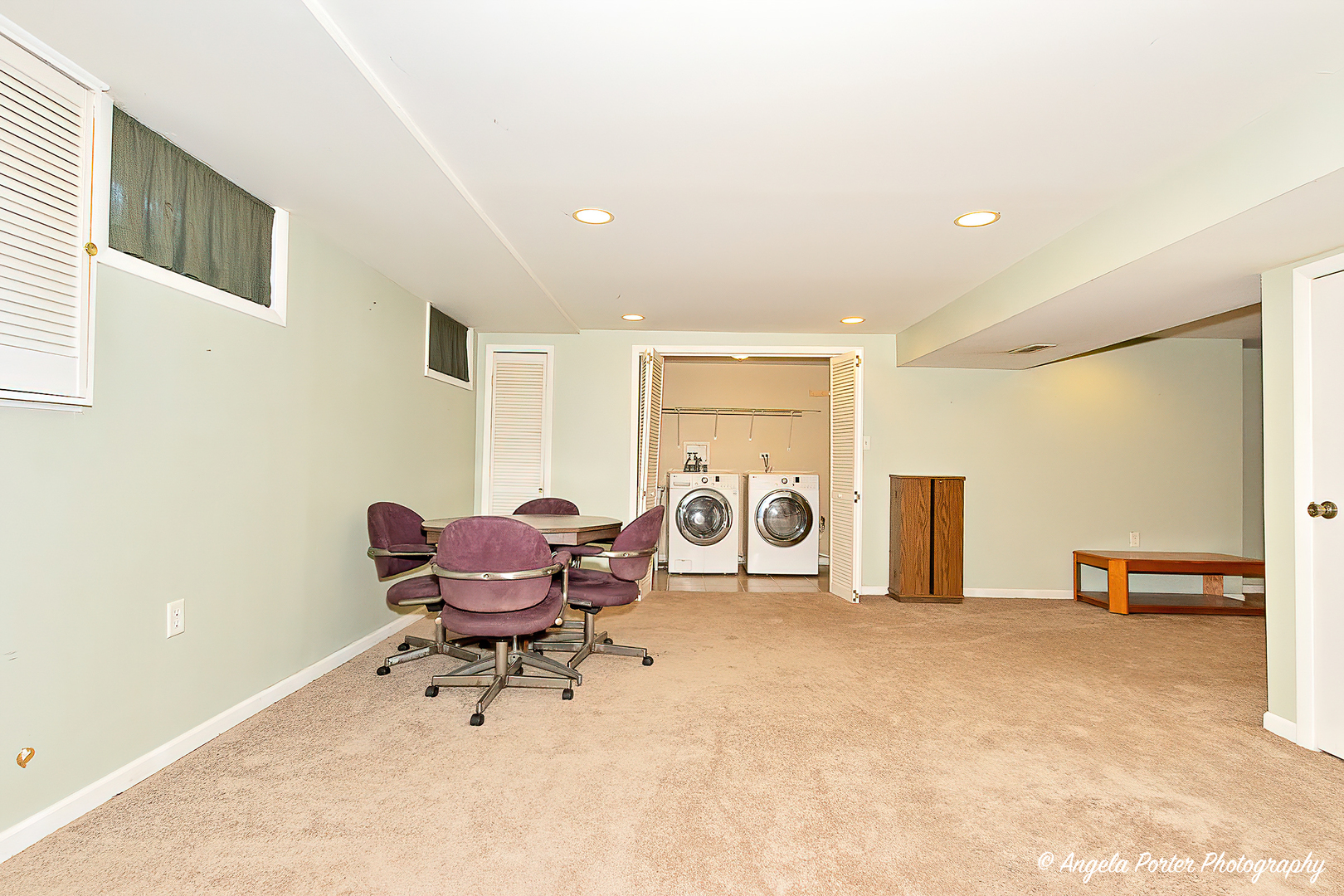 110 Bay Road McHenry, IL 60051 - Photo 21 of 28 a living room with furniture