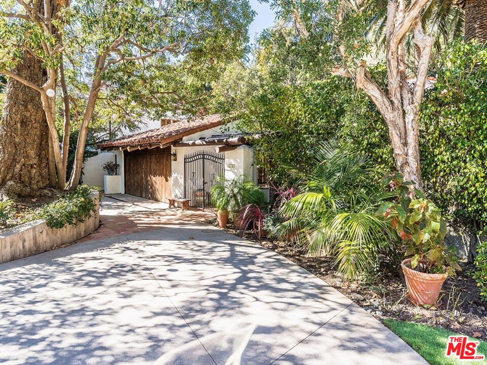 659 East Channel Road Santa Monica, CA 90402 - Photo 1 of 19 Gallery Image 1