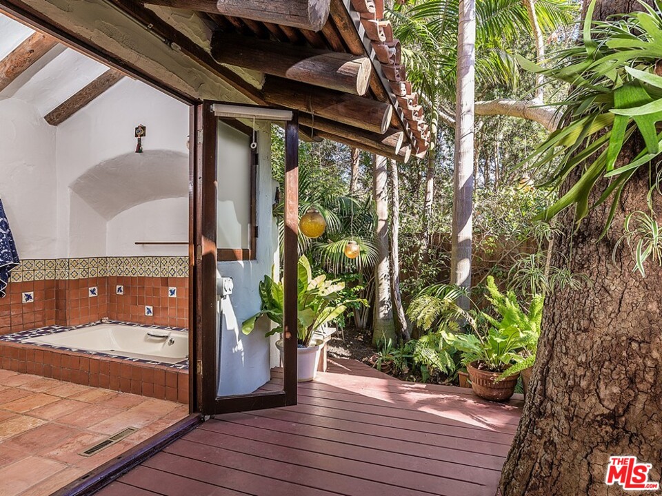 659 East Channel Road Santa Monica, CA 90402 - Photo 7 of 19 Gallery Image 7