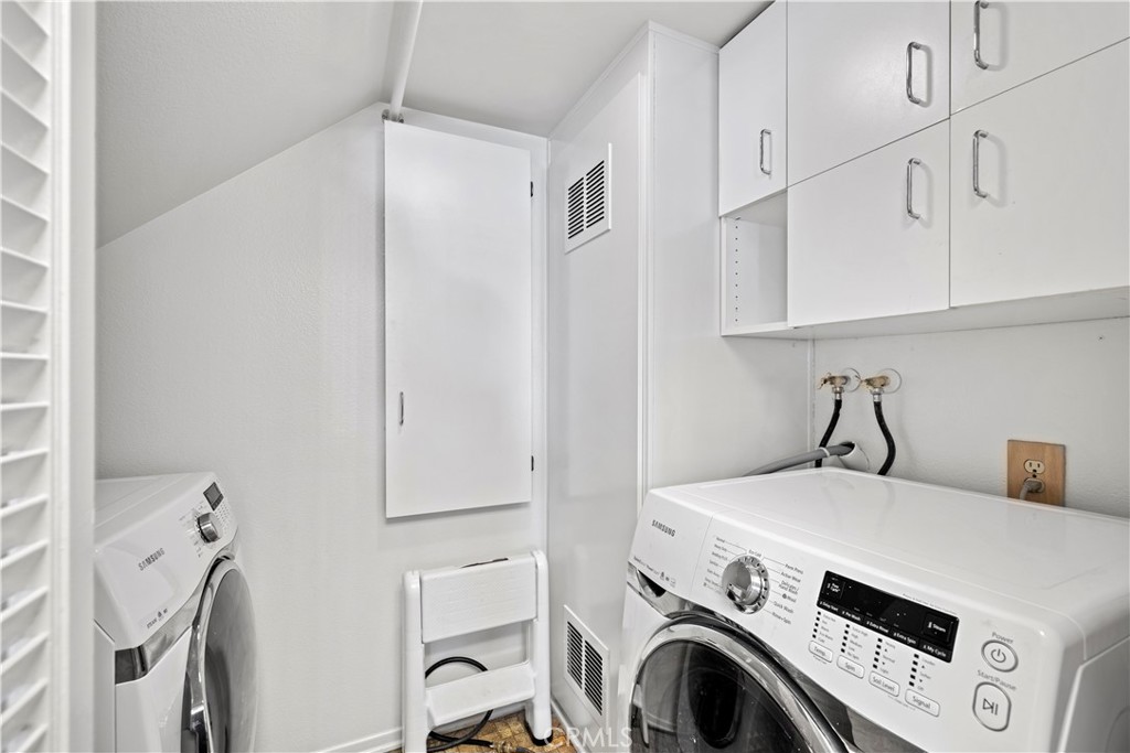 123 Fallingstar Irvine, CA 92614 - Photo 18 of 25 a utility room with dryer and washer