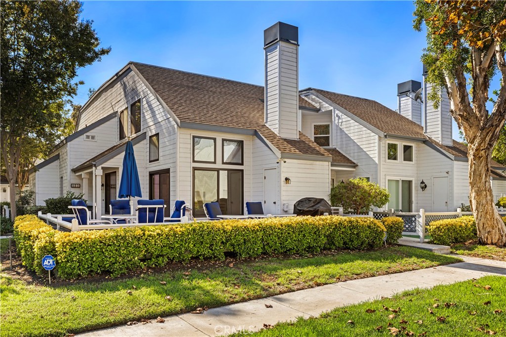 123 Fallingstar Irvine, CA 92614 - Photo 4 of 25 a front view of a house with a garden