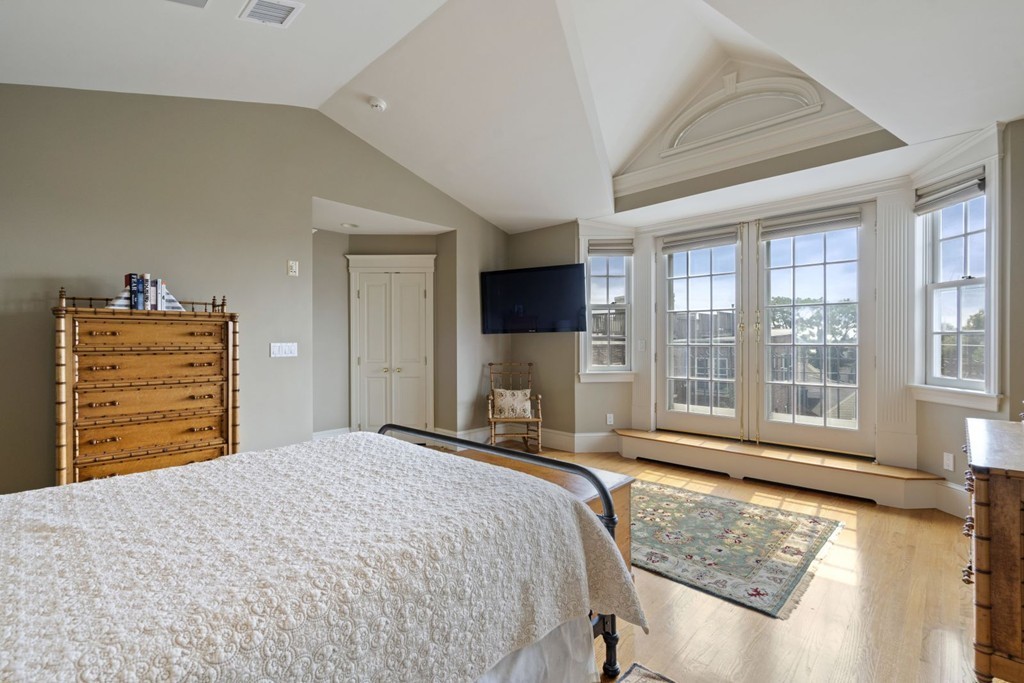 6 Monument Square, Unit 4 Boston, MA 02129 - Photo 19 of 37 a bedroom with a bed and a dresser