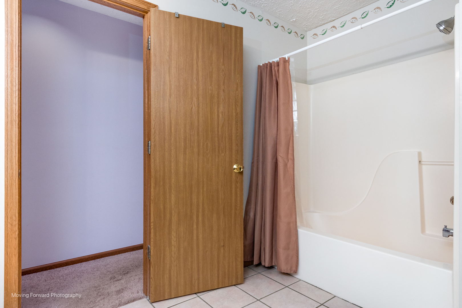 4208 Whitetail Court Joliet, IL 60431 - Photo 22 of 33 a bathroom with a shower and a tub