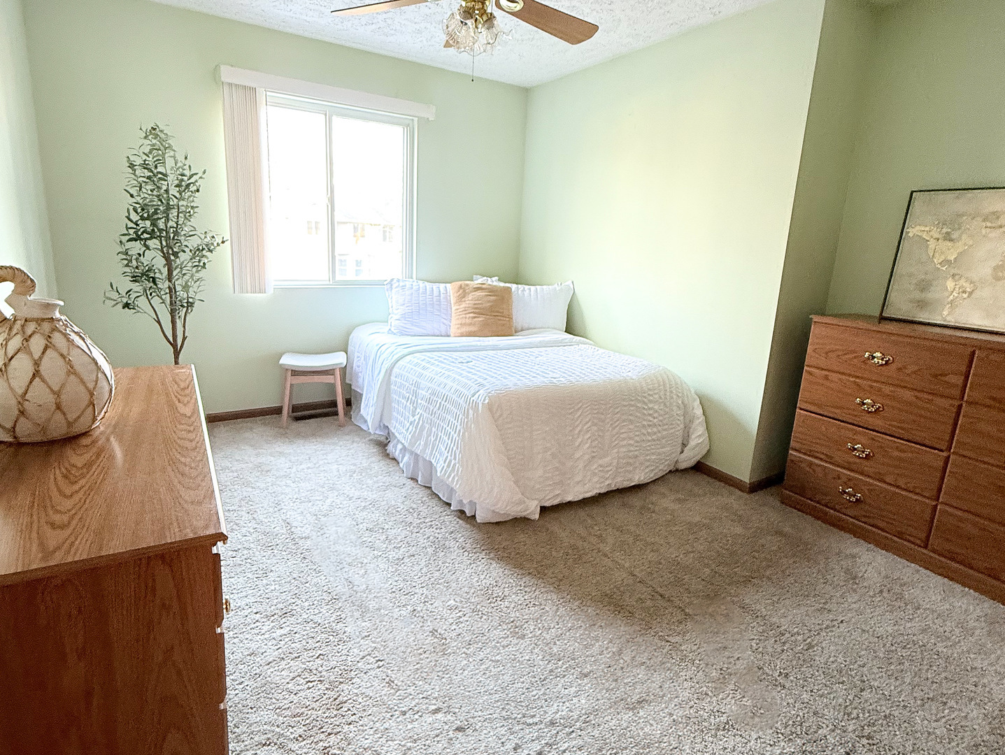 4208 Whitetail Court Joliet, IL 60431 - Photo 23 of 33 a bedroom with a bed and a window