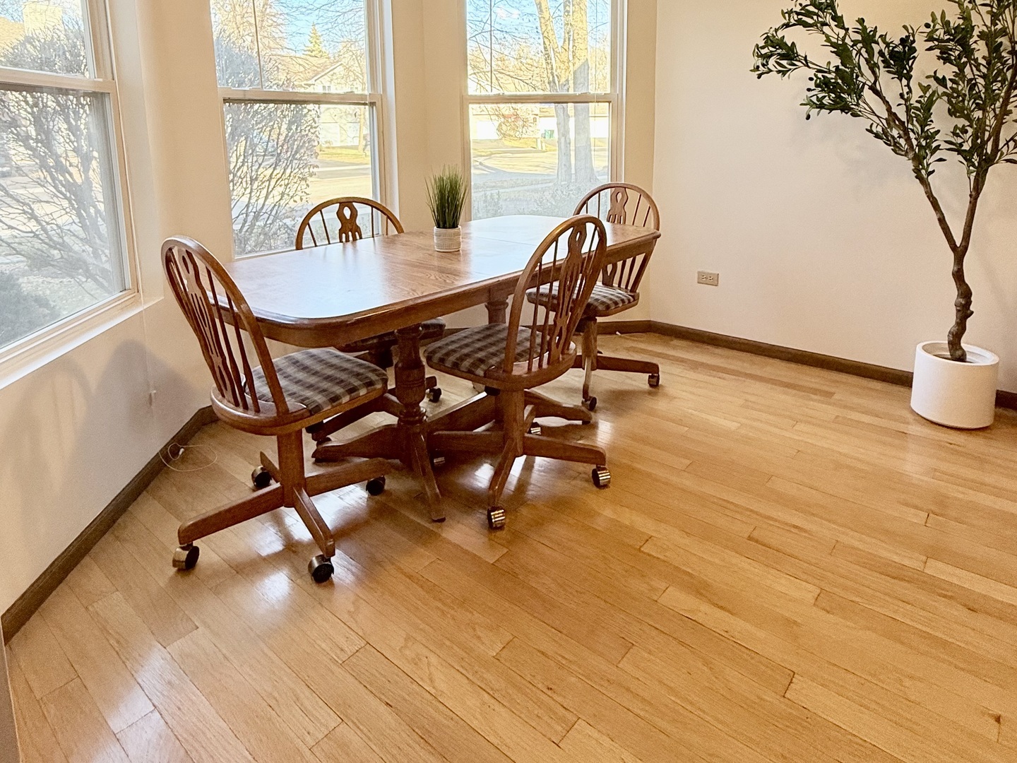 4208 Whitetail Court Joliet, IL 60431 - Photo 7 of 33 a view of a dining room with furniture window and outside view