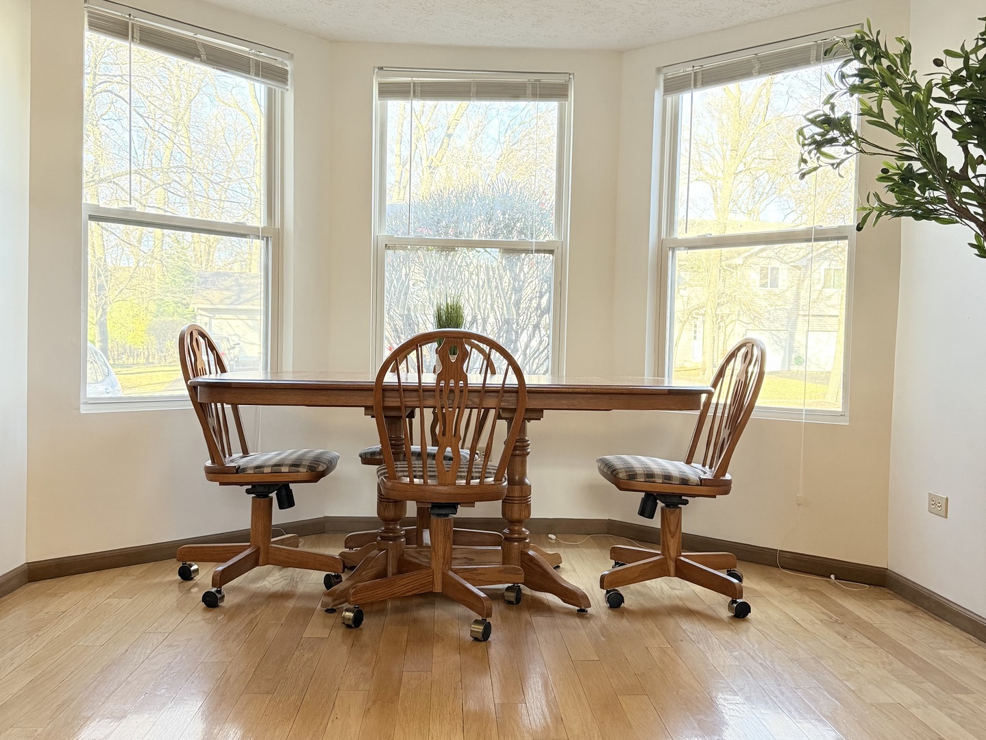 4208 Whitetail Court Joliet, IL 60431 - Photo 8 of 33 a view of a workspace with furniture and a window