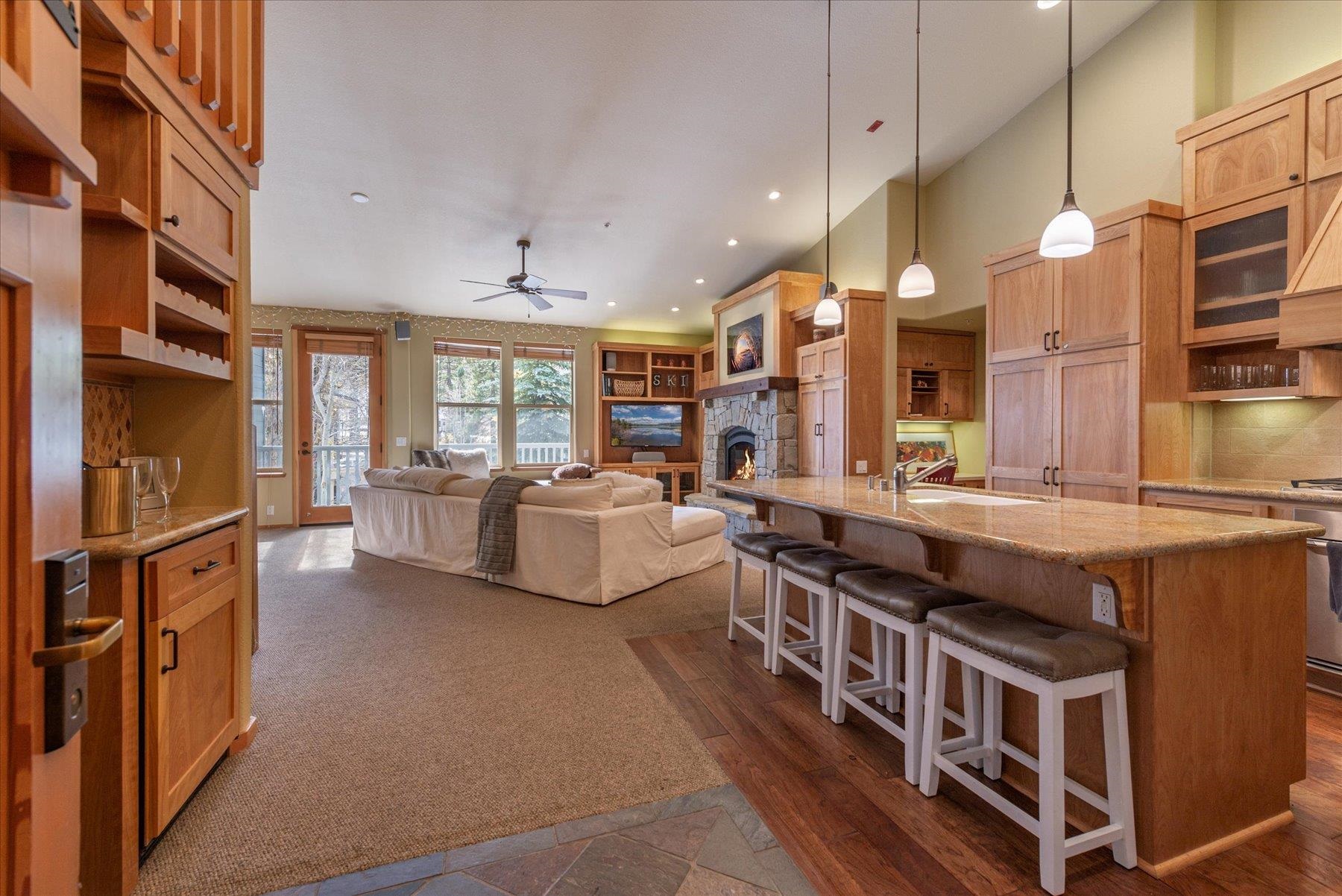 201 Shirley Cyn Road, Unit 812 Olympic Valley, CA 96146 - Photo 5 of 28 Gallery Image 5