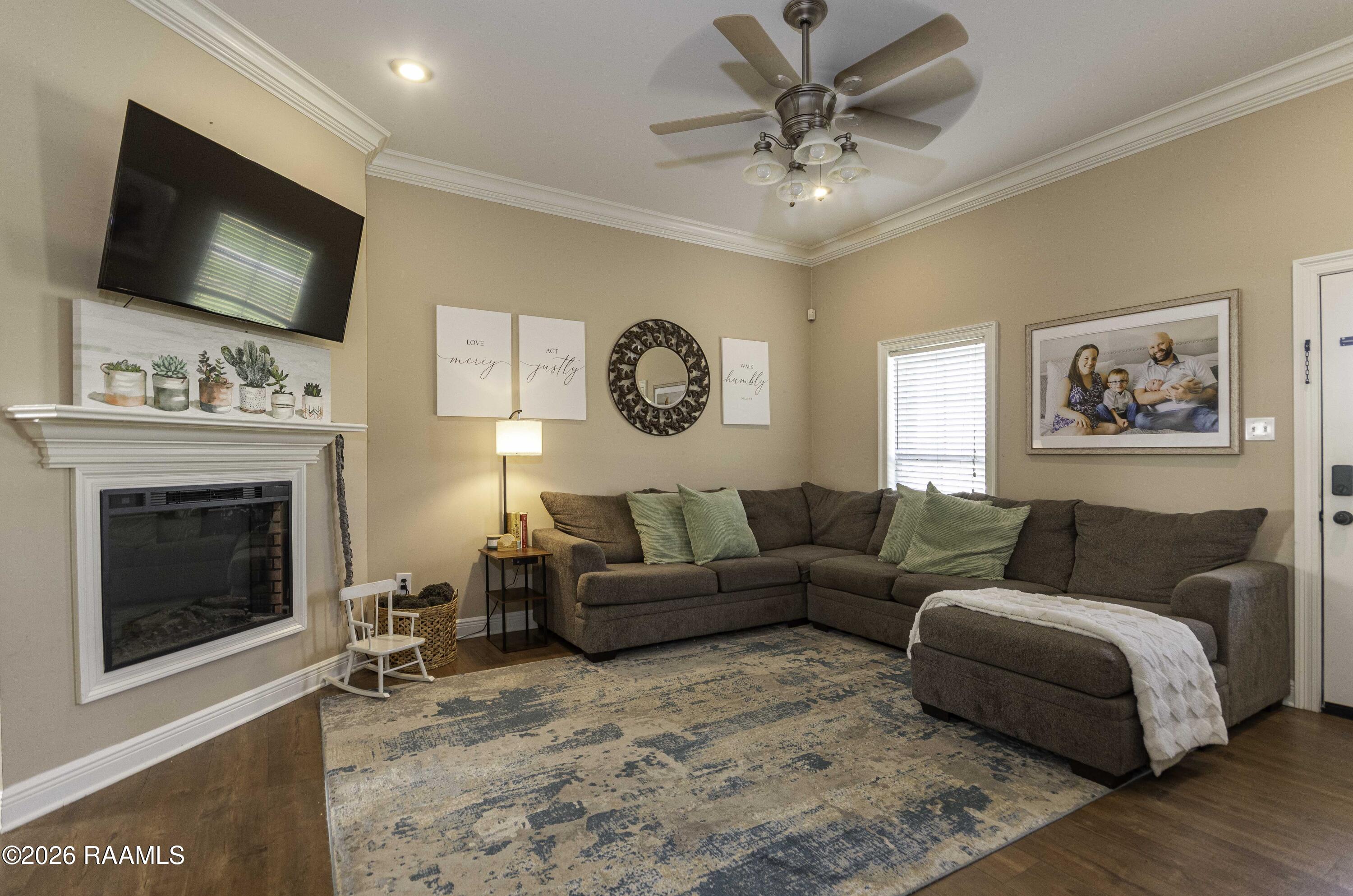 1402 Breaux Road Lafayette, LA 70506 - Photo 5 of 30 Living Room 2