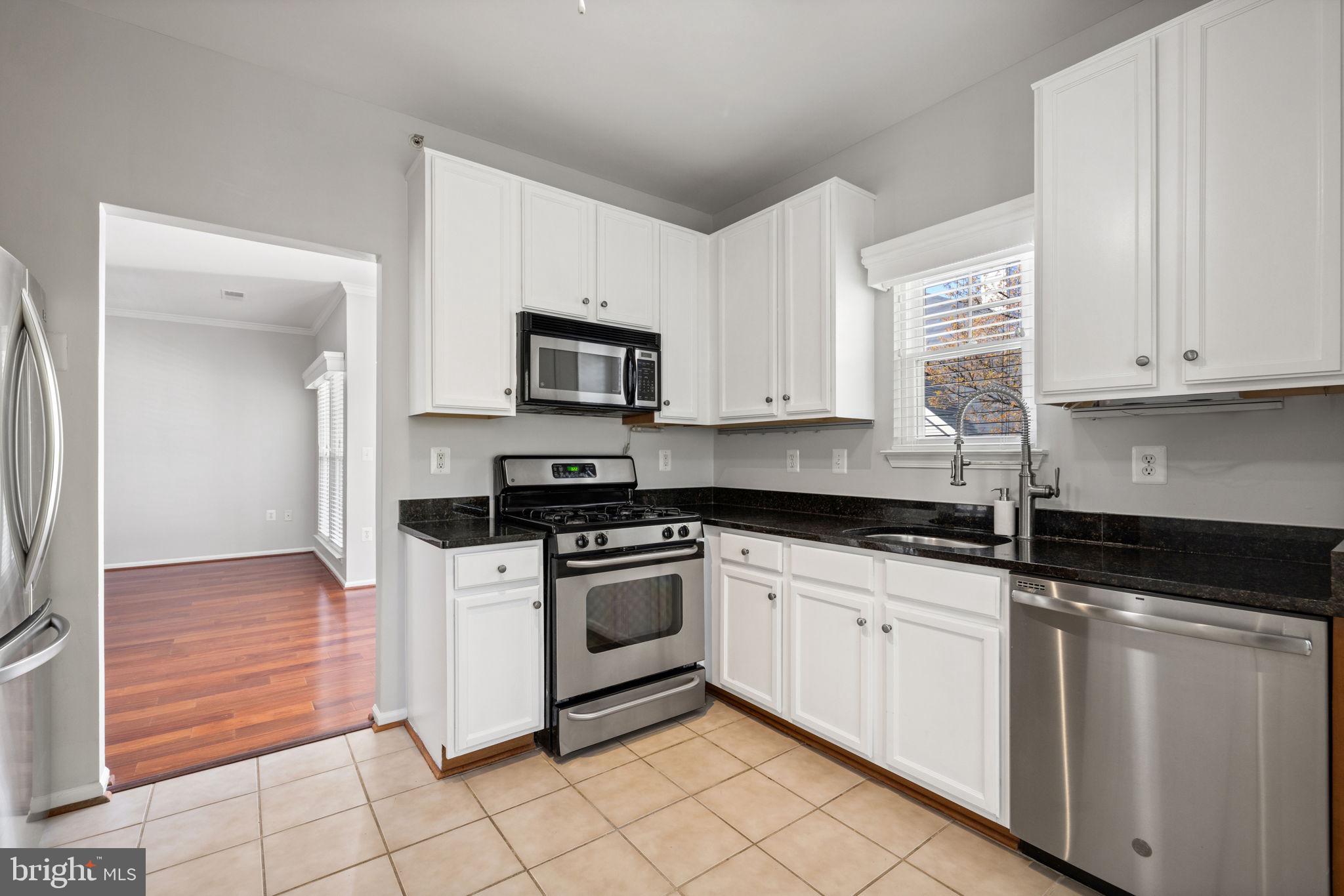 1519 North Point Drive, Unit 302 Reston, VA 20194 - Photo 10 of 33 Kitchen