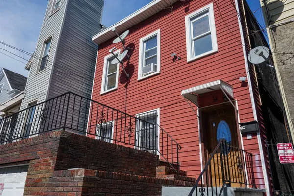 $2,600 | 542 41st Street, Unit 2, Union City, NJ 07087