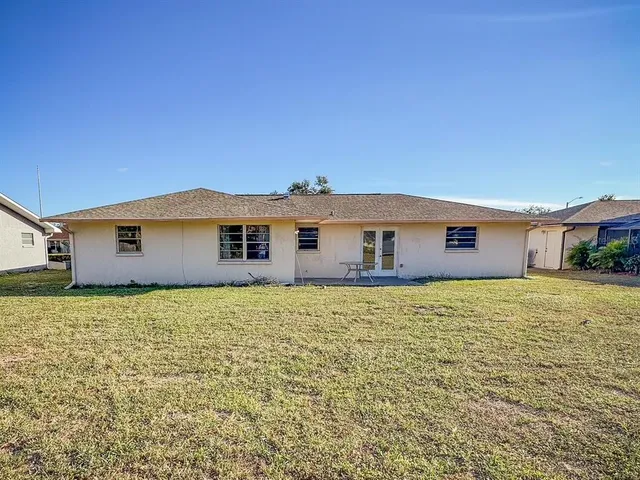 a view of a house with a yard