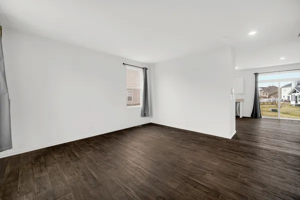 $2,975 | 2155 Greenview Drive, Woodstock, IL 60098