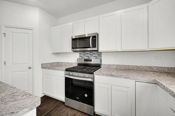 $2,975 | 2155 Greenview Drive, Woodstock, IL 60098