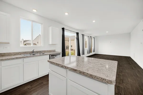 $2,975 | 2155 Greenview Drive, Woodstock, IL 60098