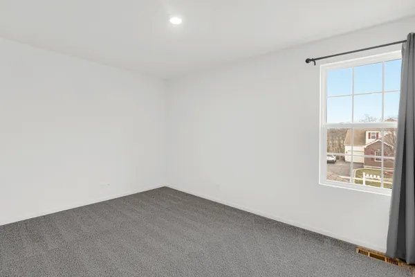 $2,975 | 2155 Greenview Drive, Woodstock, IL 60098