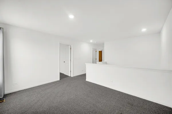 $2,975 | 2155 Greenview Drive, Woodstock, IL 60098