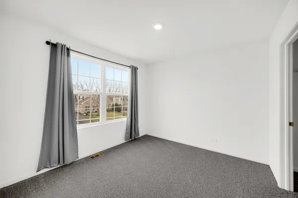 $2,975 | 2155 Greenview Drive, Woodstock, IL 60098