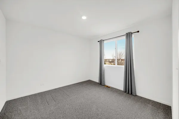 $2,975 | 2155 Greenview Drive, Woodstock, IL 60098