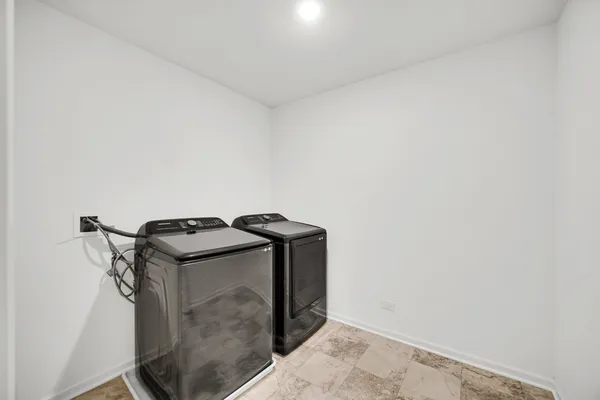 $2,975 | 2155 Greenview Drive, Woodstock, IL 60098