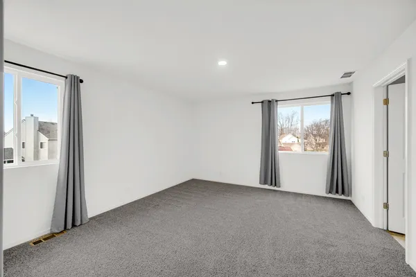 $2,975 | 2155 Greenview Drive, Woodstock, IL 60098