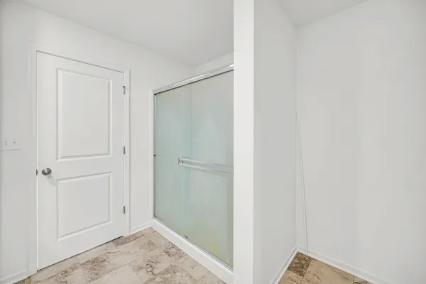 $2,975 | 2155 Greenview Drive, Woodstock, IL 60098