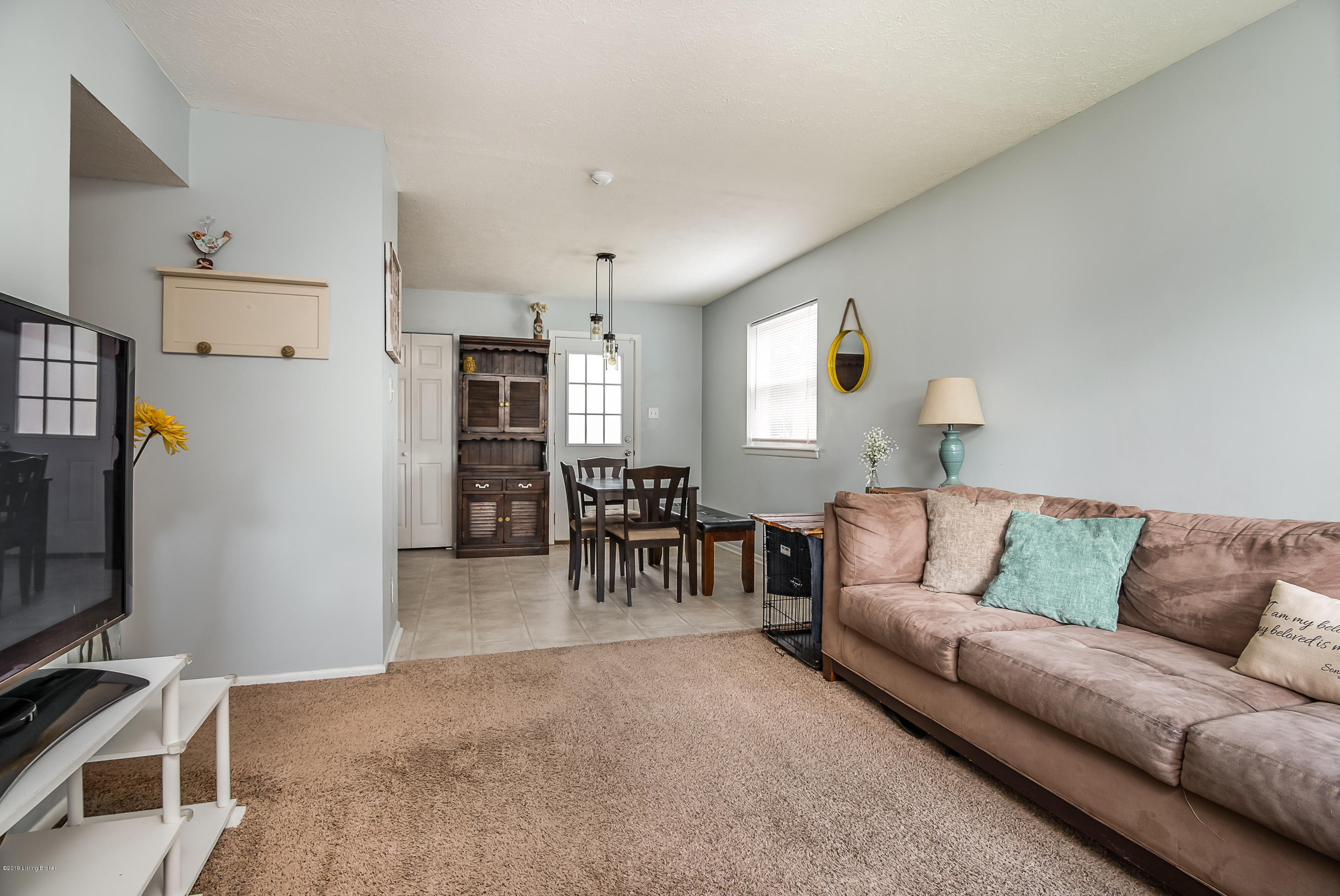 4903 Red Fern Road Louisville, KY 40218 - Photo 2 of 24 Living Room