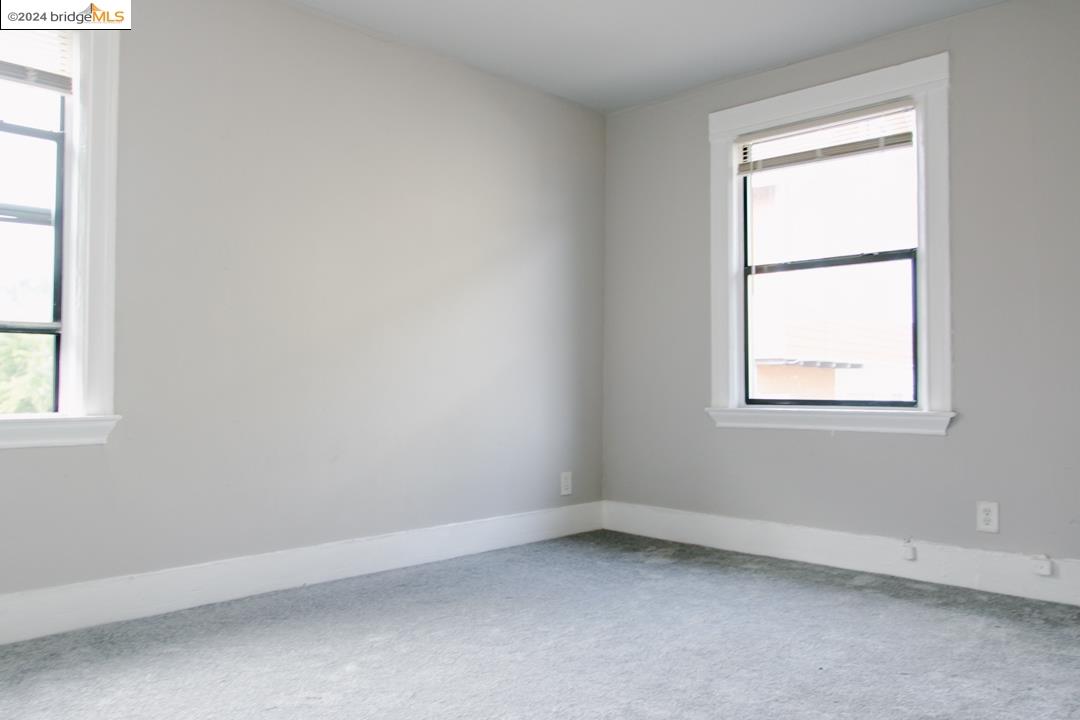 1173 12th Street Oakland, CA 94607 - Photo 16 of 21 an empty room with a window