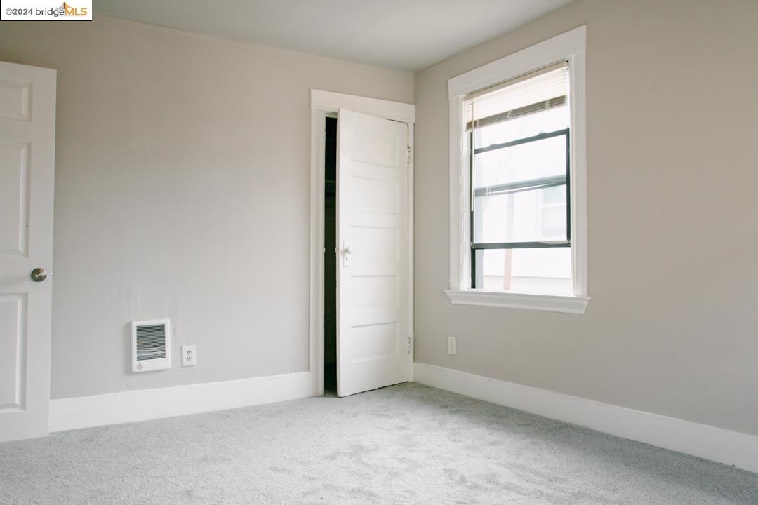 1173 12th Street Oakland, CA 94607 - Photo 17 of 21 an empty room with windows
