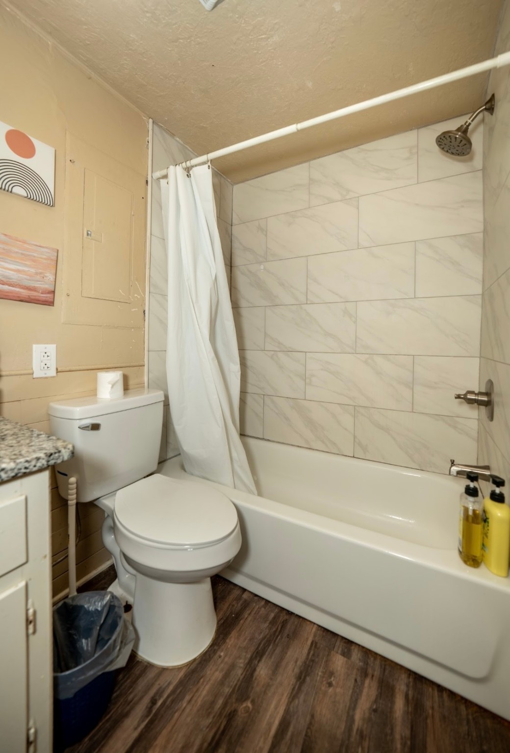 134 Briargrove Road Crockett, TX 75835 - Photo 16 of 24 a bathroom with a sink a toilet and a bathtub