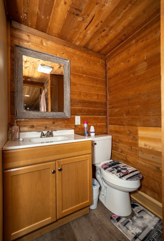134 Briargrove Road Crockett, TX 75835 - Photo 20 of 24 a bathroom with a toilet sink and mirror