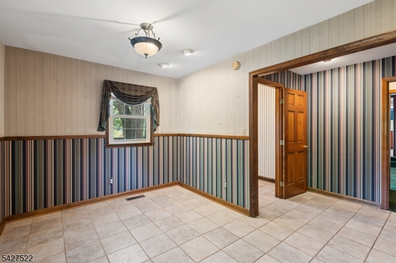7 Horseshoe Road Whitehouse Station, NJ 08889 - Photo 23 of 47