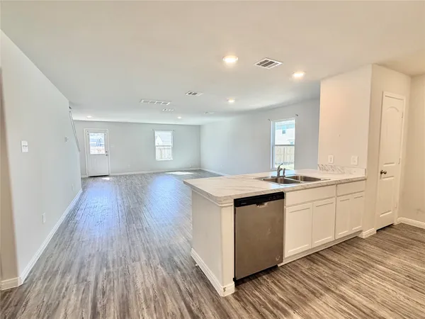 $2,150 | 1395 Road 5102, Cleveland, TX 77327