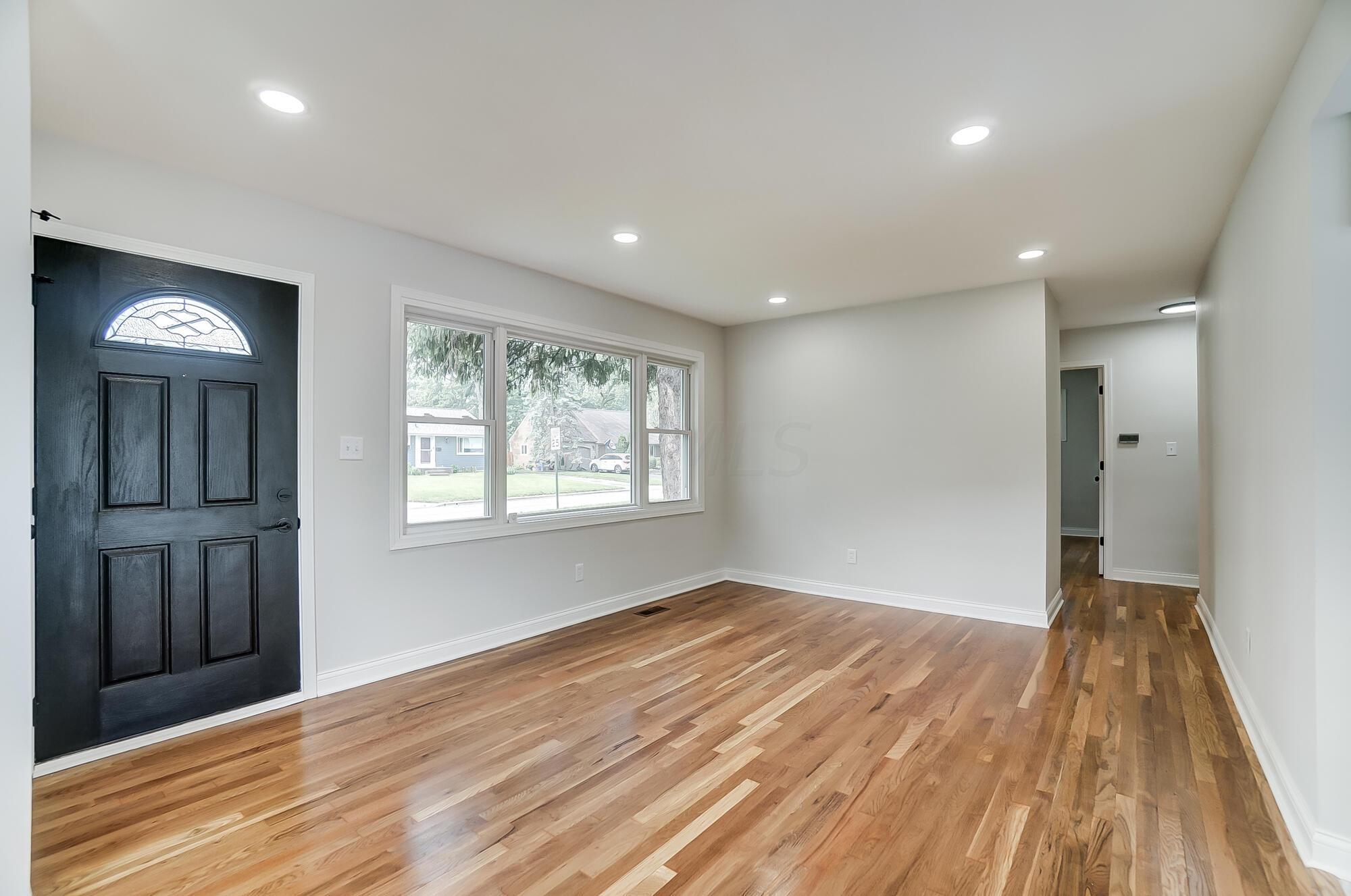 2166 Edgevale Road Columbus, OH 43221 - Photo 5 of 34 006