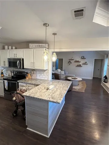 $2,200 | 205 Salem Drive, Mandeville, LA 70471