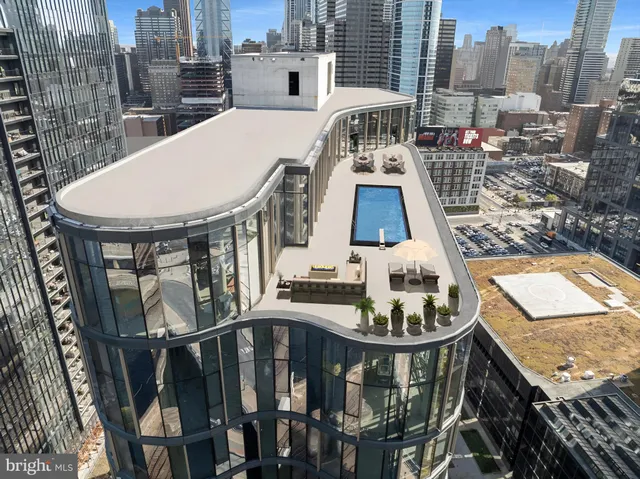 a building view with outdoor space