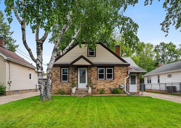 $279,900 | 968 Hickory Hill Drive, Green Bay, WI 54304