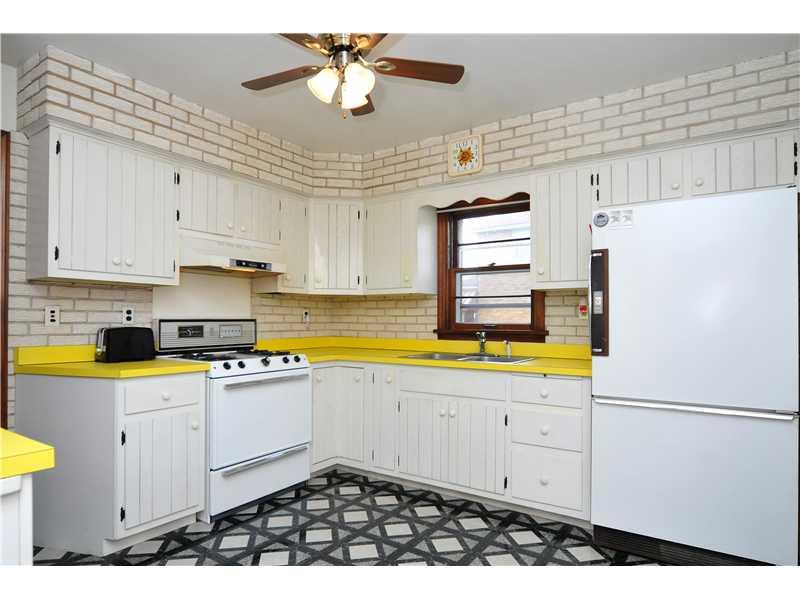 42 Coraopolis Road Coraopolis, PA 15108 - Photo 2 of 17 Kitchen. Kitchen is in light and bright!